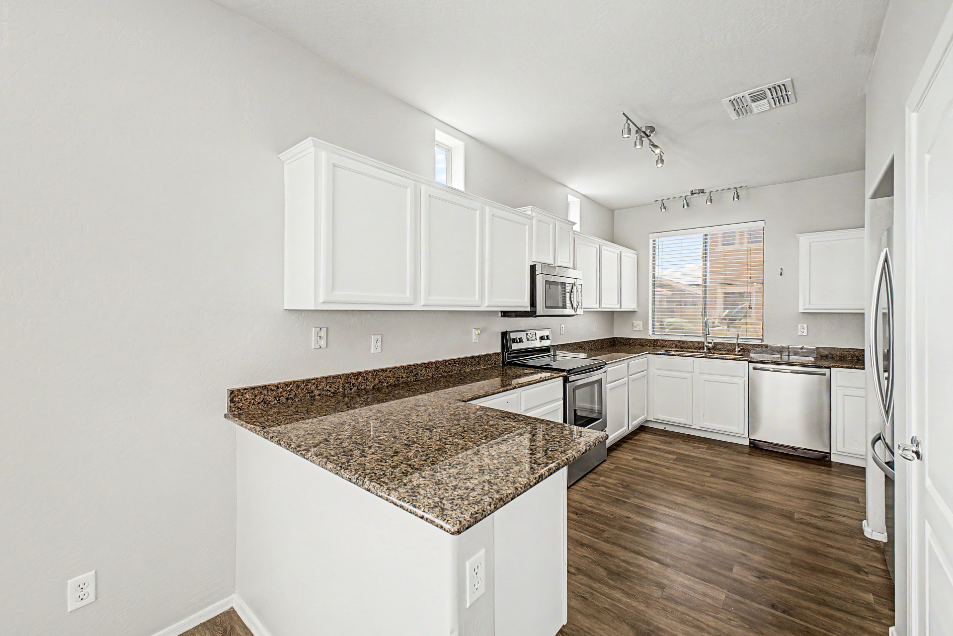 Inside 889 E. Stottler Drive: A Gilbert Home for Sale